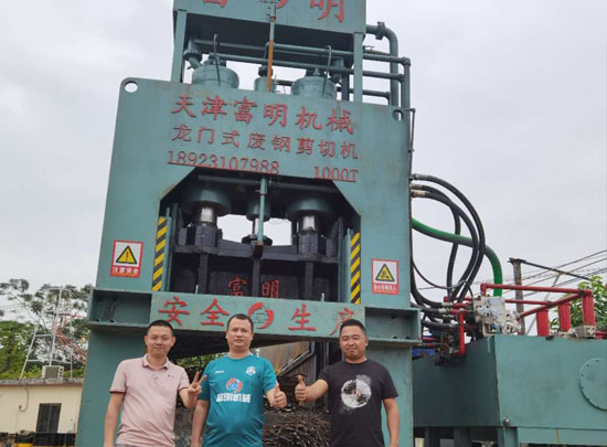 金屬破碎機(jī),鋼筋切粒機(jī),非金屬打包機(jī),廢鋼抓鋼機(jī),龍門式廢鋼剪切機(jī).jpg