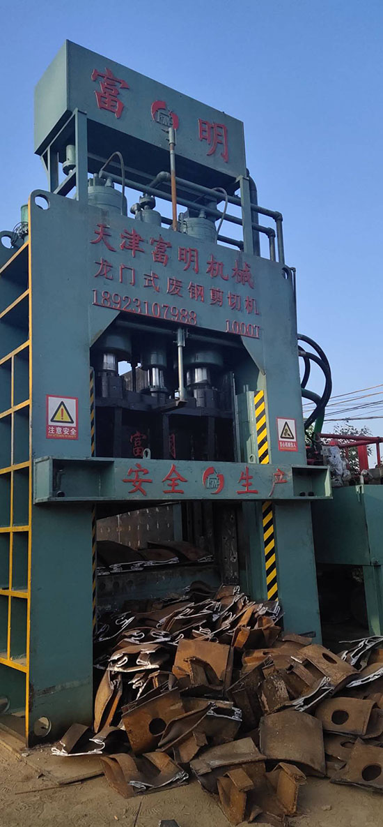 金屬破碎機(jī),鋼筋切粒機(jī),非金屬打包機(jī),廢鋼抓鋼機(jī),龍門式廢鋼剪切機(jī).jpg