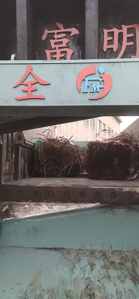 金屬破碎機,鋼筋切粒機,非金屬打包機,廢鋼抓鋼機,龍門式廢鋼剪切機.jpg