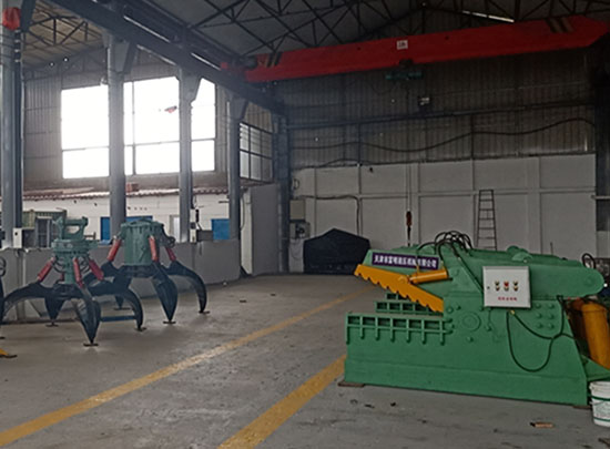 金屬破碎機(jī),鋼筋切粒機(jī),非金屬打包機(jī),廢鋼抓鋼機(jī),龍門(mén)式廢鋼剪切機(jī).jpg