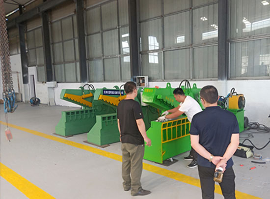 金屬破碎機(jī),鋼筋切粒機(jī),非金屬打包機(jī),廢鋼抓鋼機(jī),龍門(mén)式廢鋼剪切機(jī).jpg
