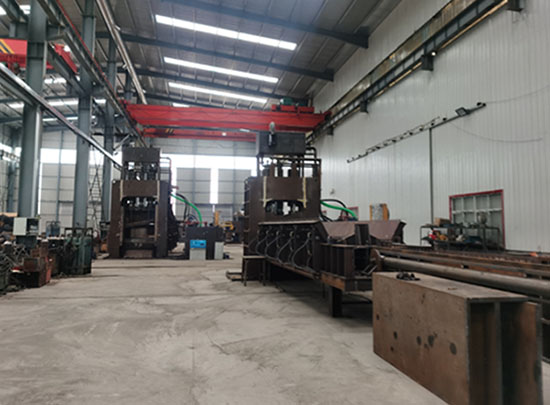 金屬破碎機(jī),鋼筋切粒機(jī),非金屬打包機(jī),廢鋼抓鋼機(jī),龍門(mén)式廢鋼剪切機(jī).jpg