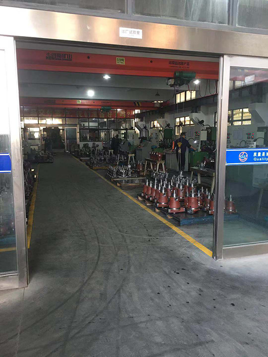 金屬破碎機(jī),鋼筋切粒機(jī),非金屬打包機(jī),廢鋼抓鋼機(jī),龍門式廢鋼剪切機(jī).jpg